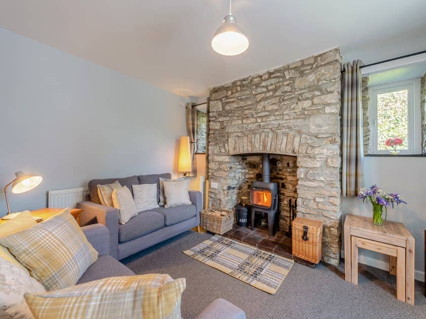 Living room | East Llwyn - Llwyn Holiday Cottages, Rhydowen