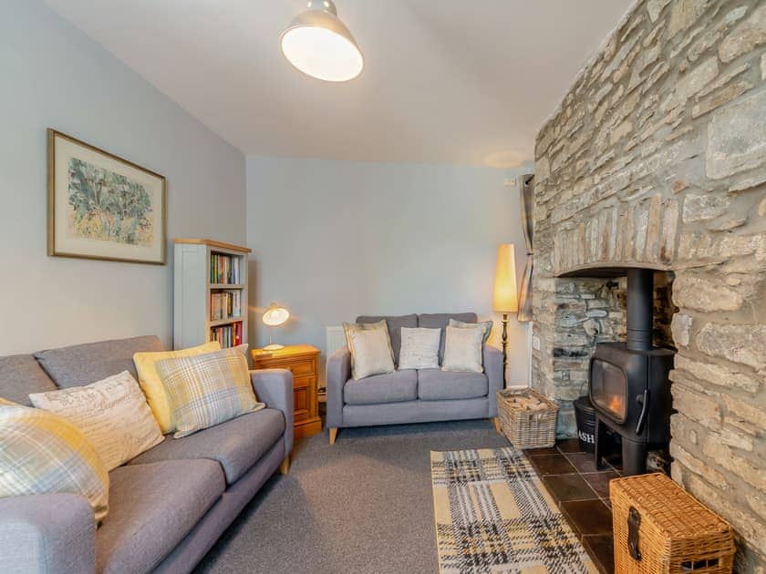 Living room | East Llwyn - Llwyn Holiday Cottages, Rhydowen