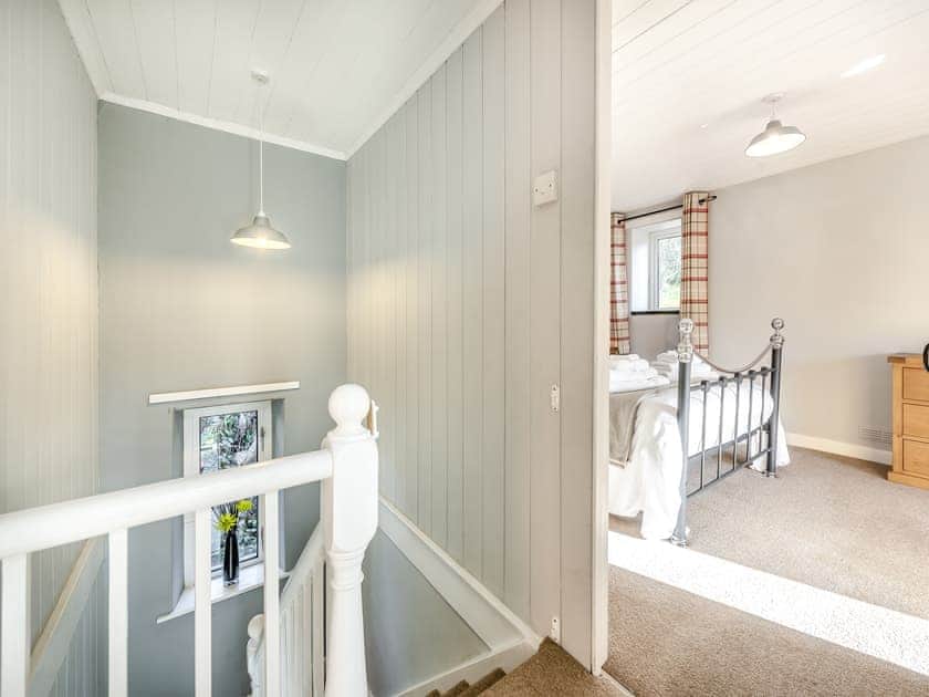 Landing | East Llwyn - Llwyn Holiday Cottages, Rhydowen