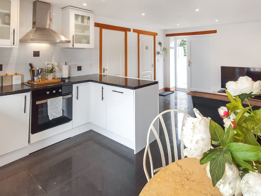 Kitchen/diner | Oak Cottage, Abergavenny
