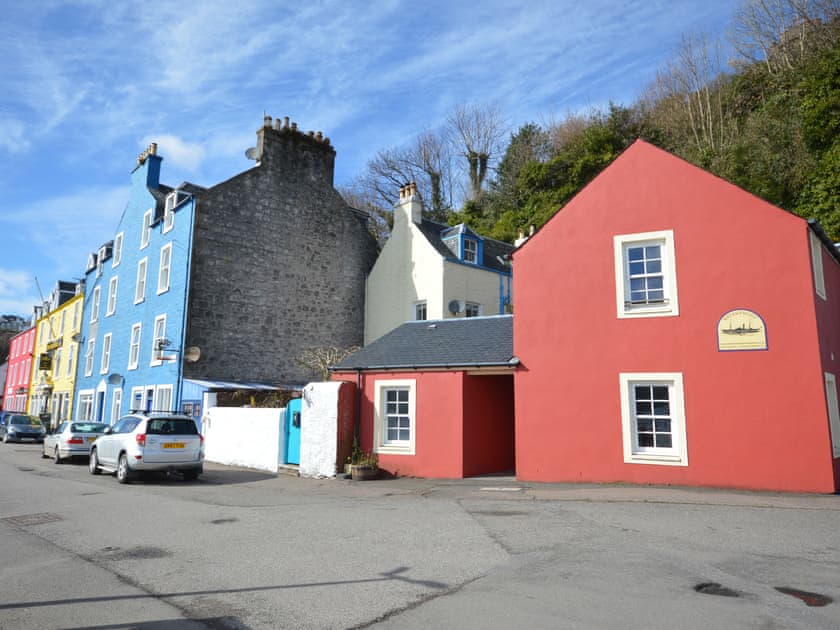 Setting | Puffin Apartment - Tobermory Apartments, Tobermory, Isle of Mull
