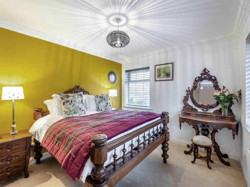 Bed 5 - Super king | Windbrake House, Gosport