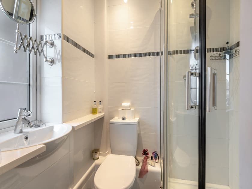 Bathroom | Windbrake House, Gosport
