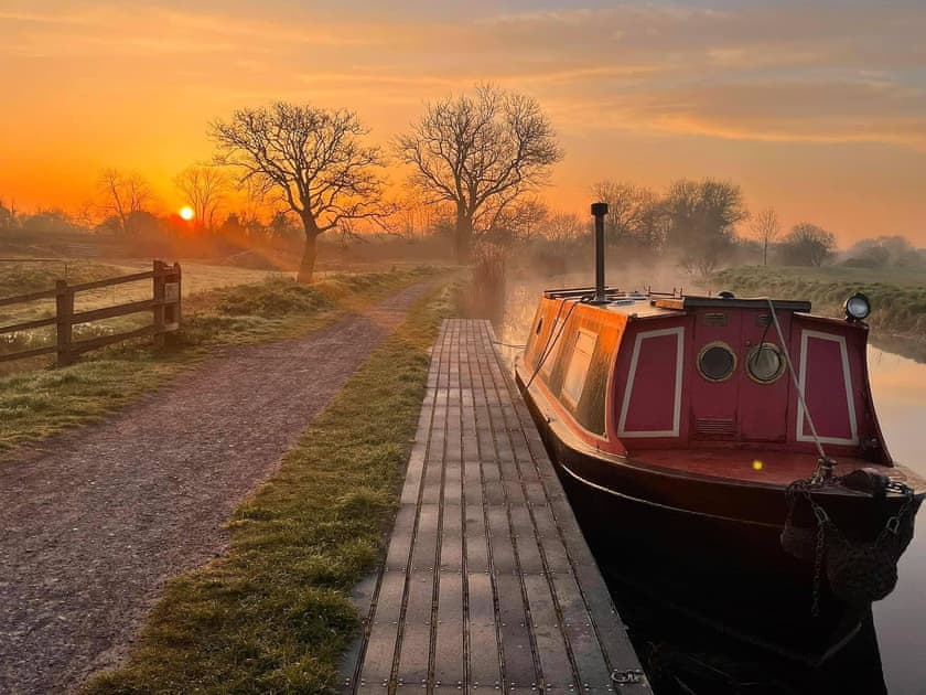 Bridgwater and Taunton Canal, 3 mins walk away | Dragonfly 3 - Dragonfly Barn, North Newton