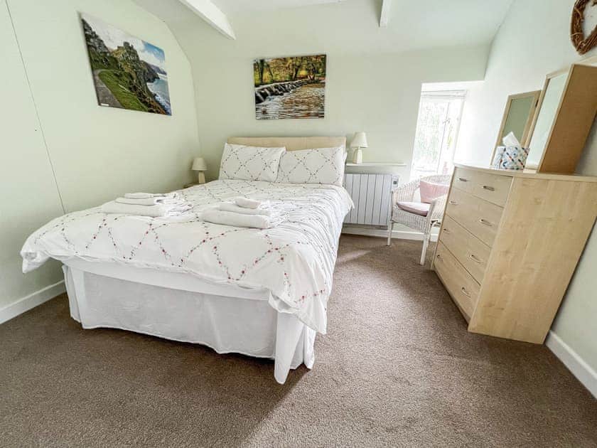 Double bedroom | Dragonfly 1 - Dragonfly Barn, North Newton