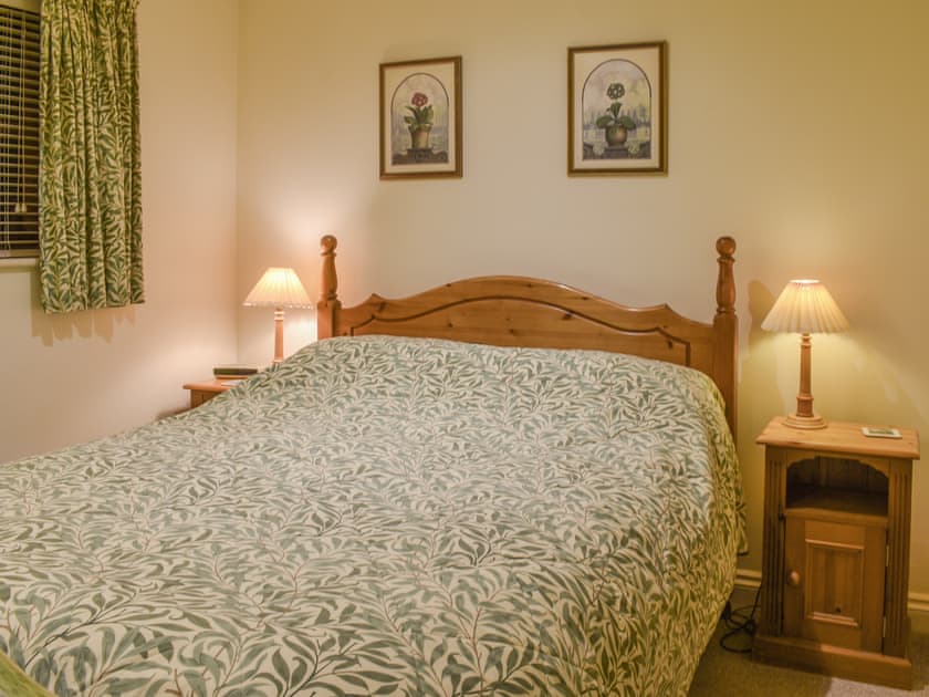 Double bedroom | Honeysuckle Cottage, Chichester