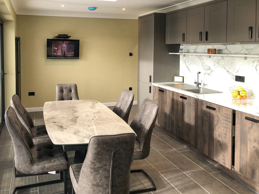 Kitchen with TV and Dining Area | Sunny Parkside, Paignton