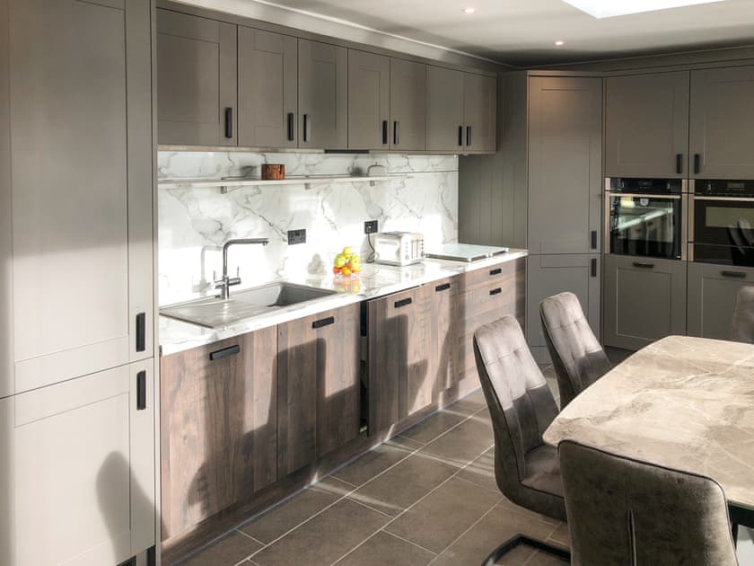 Kitchen with tiled flooring | Sunny Parkside, Paignton