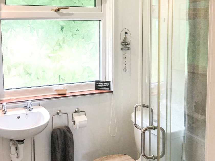 Shower room | Tides Reach, Lamlash