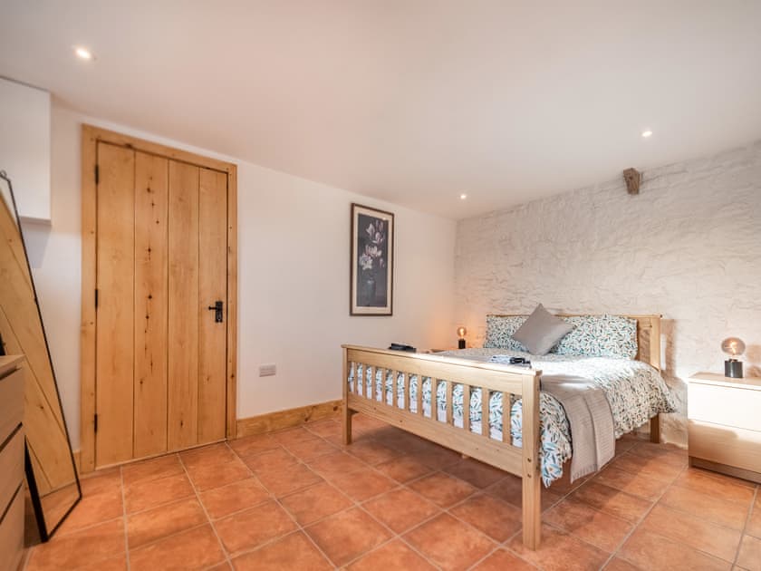Ground floor double bedroom | Russet - Dowlais Farm Holidays, Clevedon