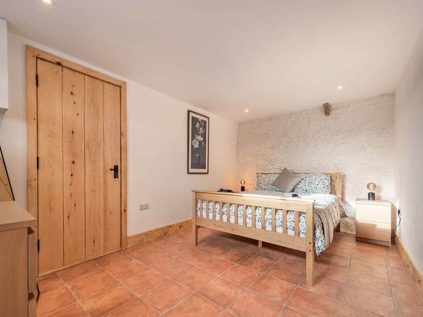 Ground floor double bedroom | Russet - Dowlais Farm Holidays, Clevedon