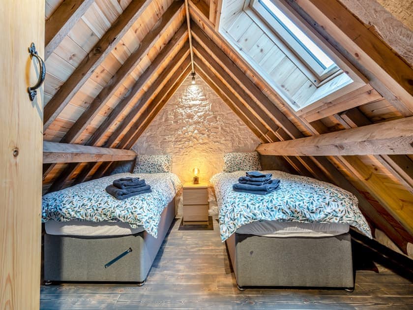 Twin bedroom | Pippin - Dowlais Farm Holidays, Clevedon