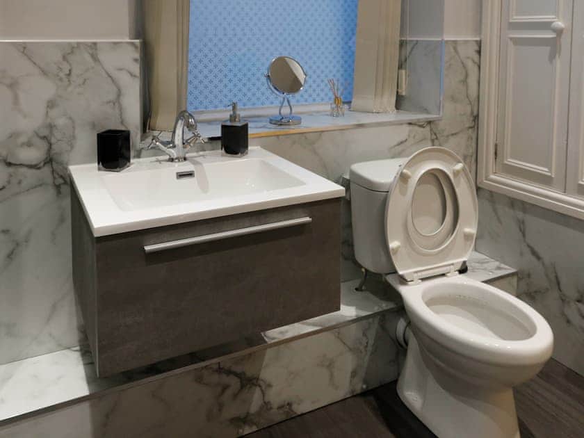 Family bathroom  | Amber Villa, Tideswell, near Buxton