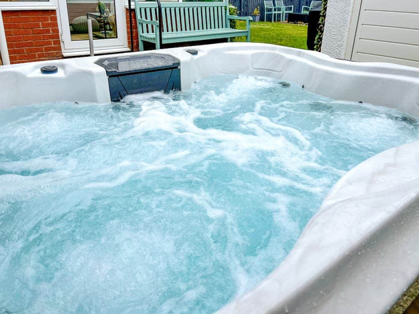 Hot tub | Dragonfly Cottage, Anstruther