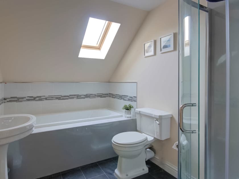 Bathroom | Darna House, Tain