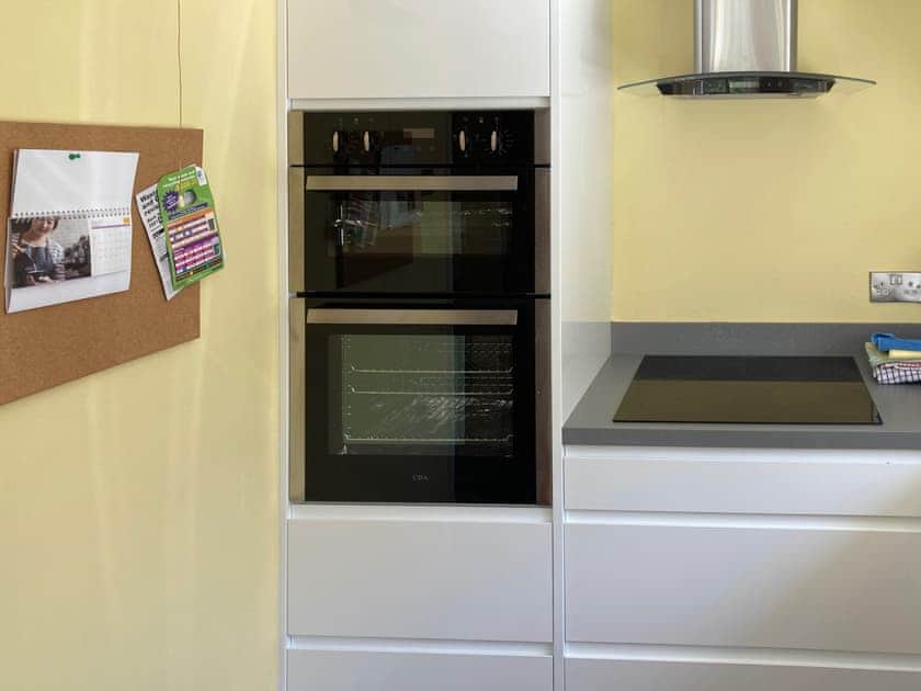 Fitted kitchen with built-in appliances | Manor Cottage, Stiffkey, near Wells-next-the-Sea