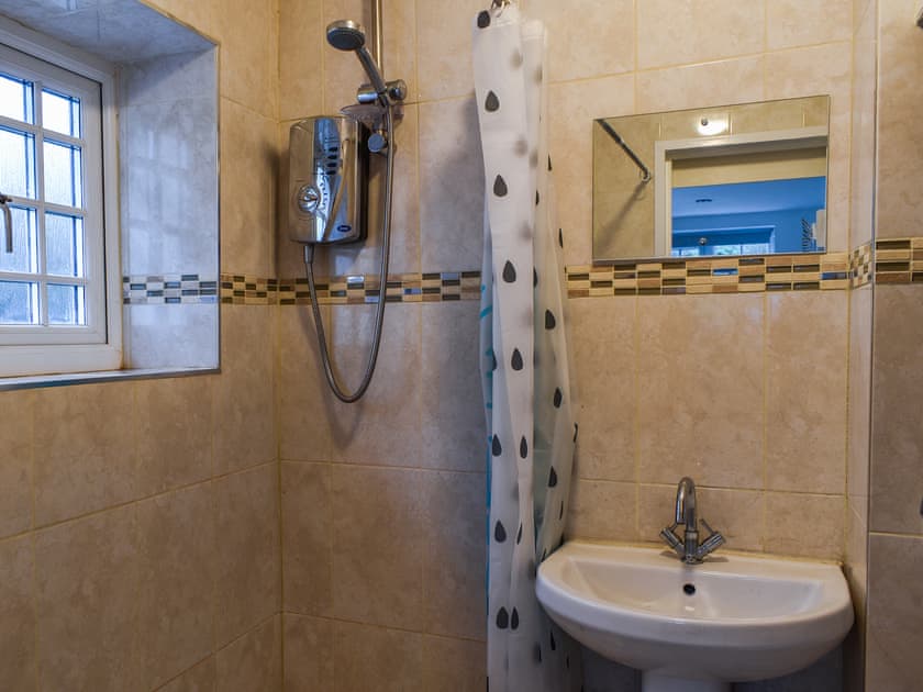 Shower room | Tyn Felin, Cemaes Bay