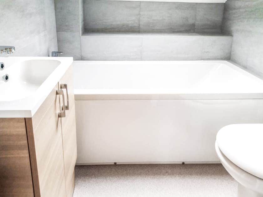 Upstairs Bathroom  | Acorn Cottage, Ashover