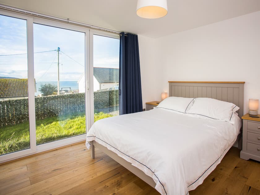 Double bedroom | Wyn y Mor, Gwbert-on-Sea