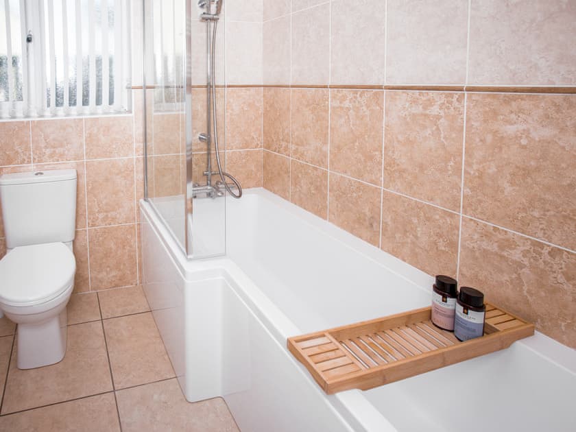 Bathroom | Wyn y Mor, Gwbert-on-Sea