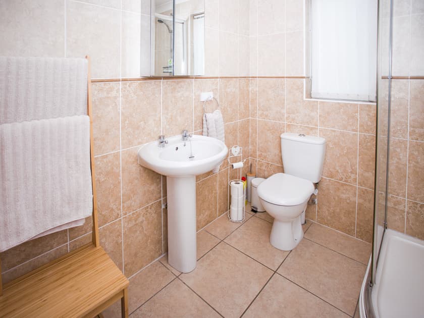 Shower room | Wyn y Mor, Gwbert-on-Sea