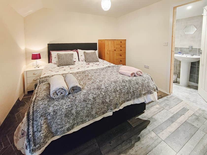 Double bedroom | Penlon Farm Cottage, Beulah