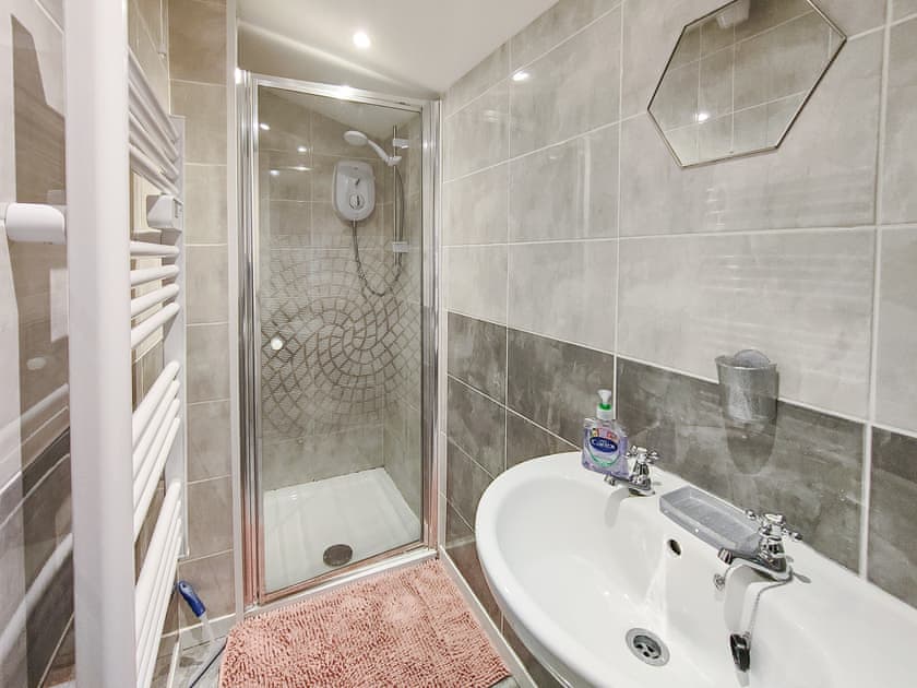 Shower room | Penlon Farm Cottage, Beulah