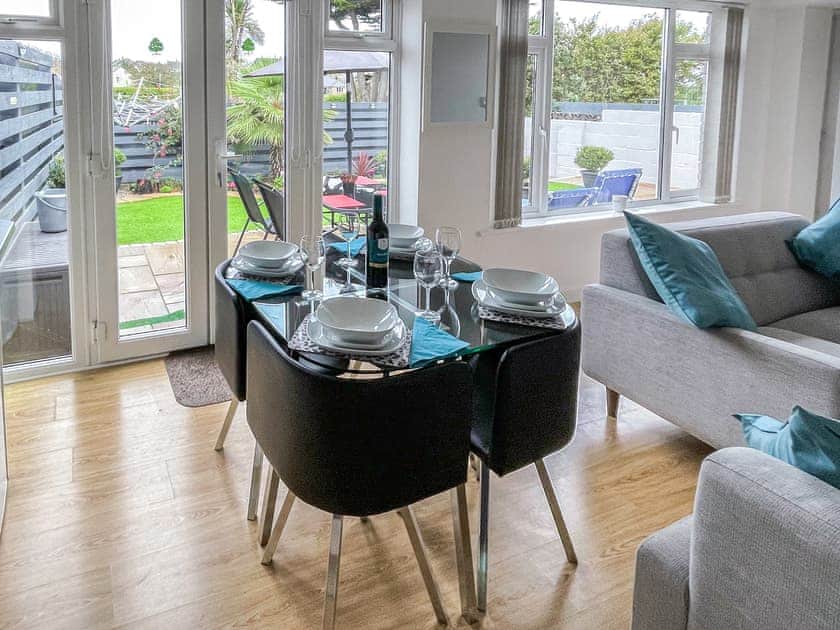 Living room/dining room | Palm Villa, Porth, near Newquay