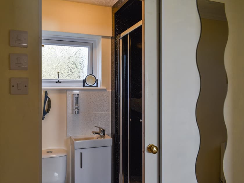 Shower room | Seanicview Cottage 1 - Seanicview Cottages, Callington