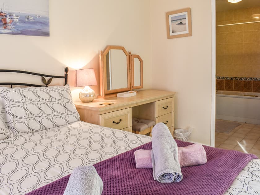 Double bedroom | Seanicview La Val, Callington