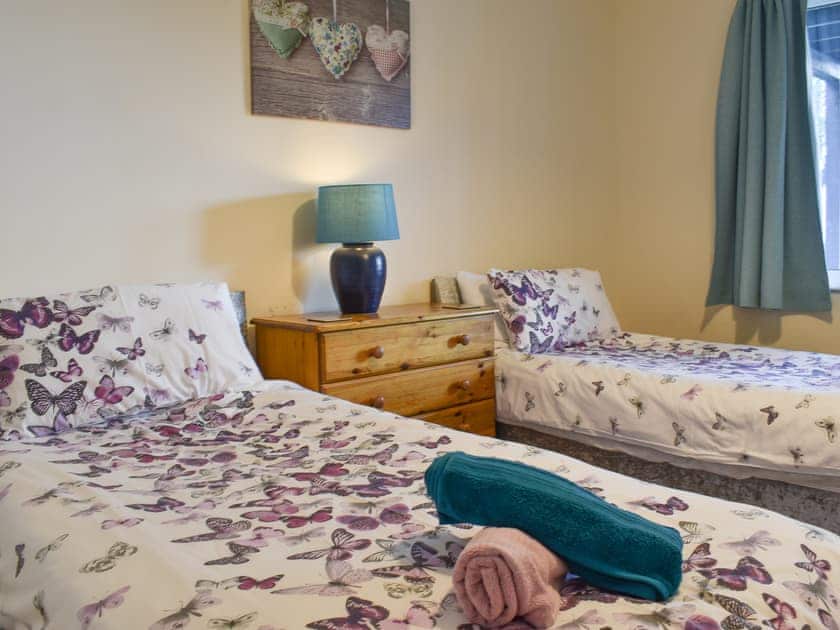 Twin bedroom | Seanicview Primrose Lodge, Callington