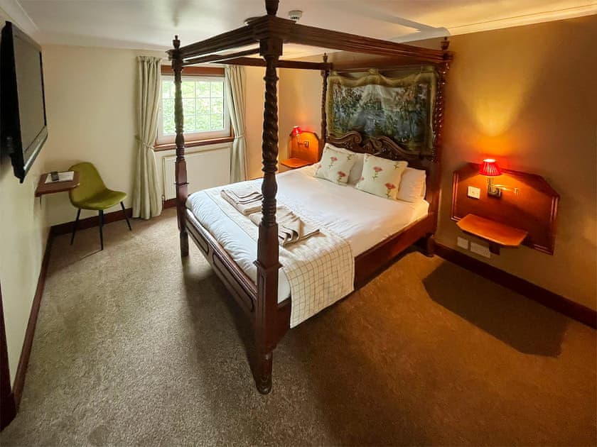 Four Poster bedroom | Dalgarven Spa House, Kilwinning, near Ayr