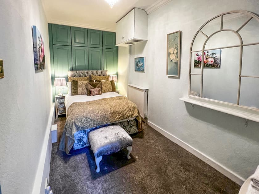 Double bedroom | Walcot Hall, Alkborough, near Scunthorpe