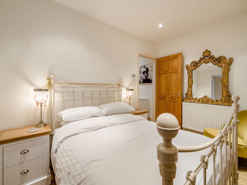 Double bedroom | Tayview Cottage, Pitlochry