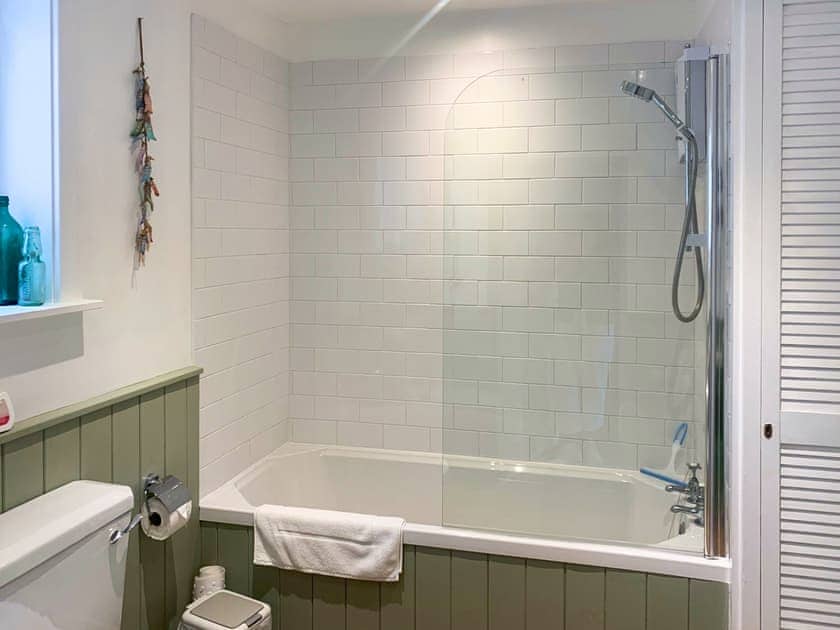 Bathroom | Sea Dog Cottage - White Horse Yard Cottages, Whitby