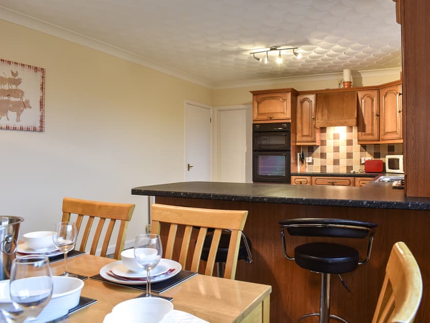 Kitchen/diner | Gwynfan Bungalow, Llandrindod Wells