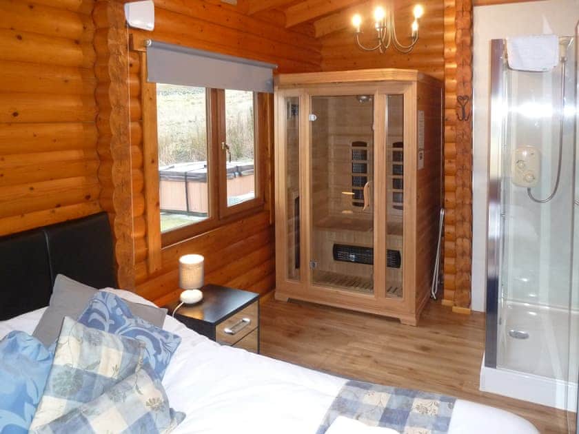 Double bedroom | Benearb - Glenbeag Mountain Lodges, Spittal of Glenshee