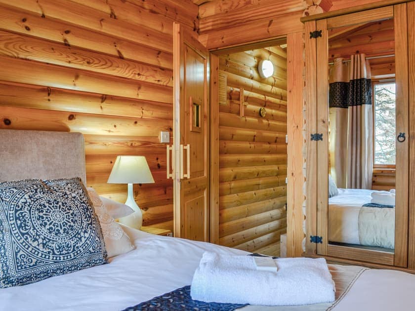 Double bedroom | Scotsview - Glenbeag Mountain Lodges, Spittal of Glenshee