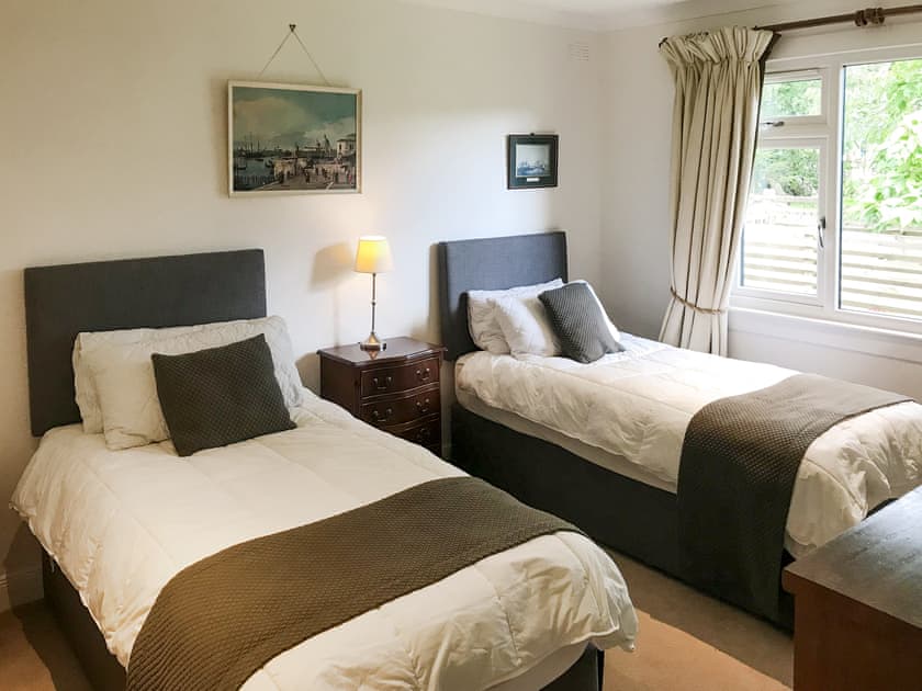 Twin bedroom | Glen Mhor, Glenelg