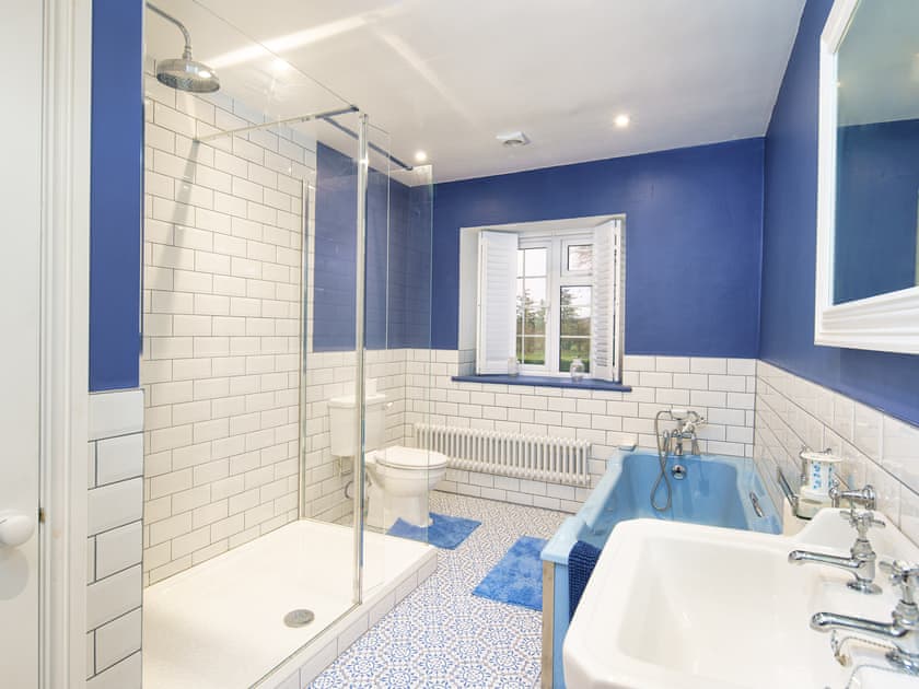 Shower room | Ty Bledrws, Betws Bledrws