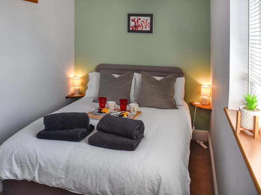 Double bedroom | Fern Villa, Lowestoft