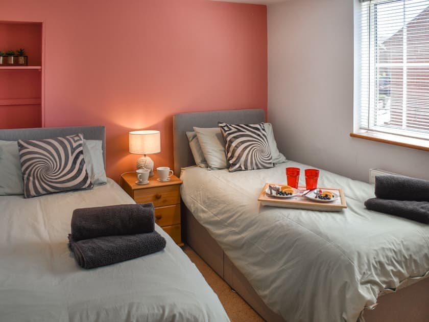 Twin bedroom | Fern Villa, Lowestoft