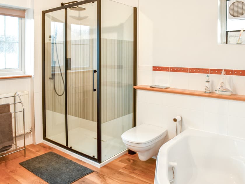 Bathroom | Fern Villa, Lowestoft