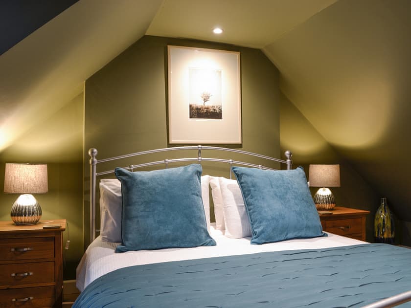 Double bedroom | Cotlea East Cottage, Alyth, near Blairgowrie
