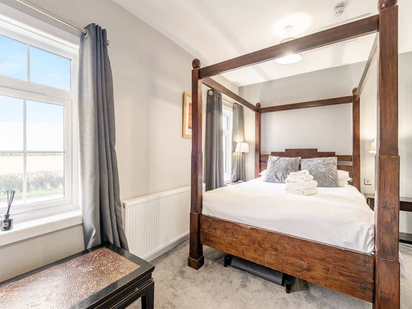 Four Poster bedroom | The Granary Villa - The Granary Hotel, Shenstone