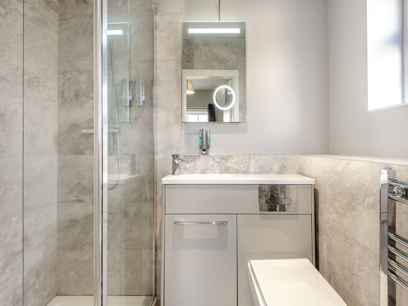 En-suite | The Granary Villa - The Granary Hotel, Shenstone