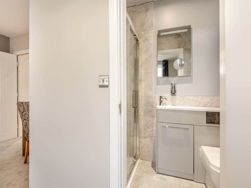 En-suite | The Granary Villa - The Granary Hotel, Shenstone