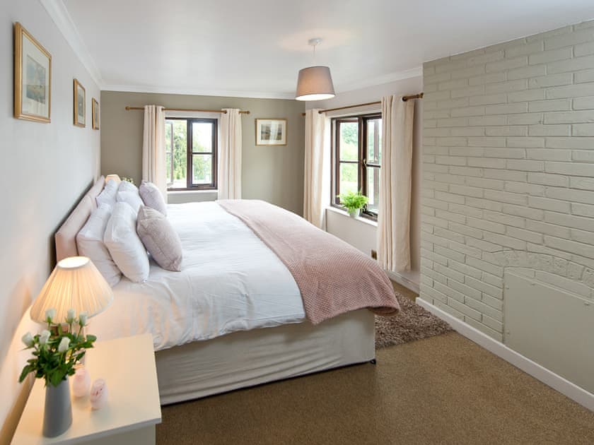 King-size bedroom  | Crown Inn, Woolhope, near Ledbury