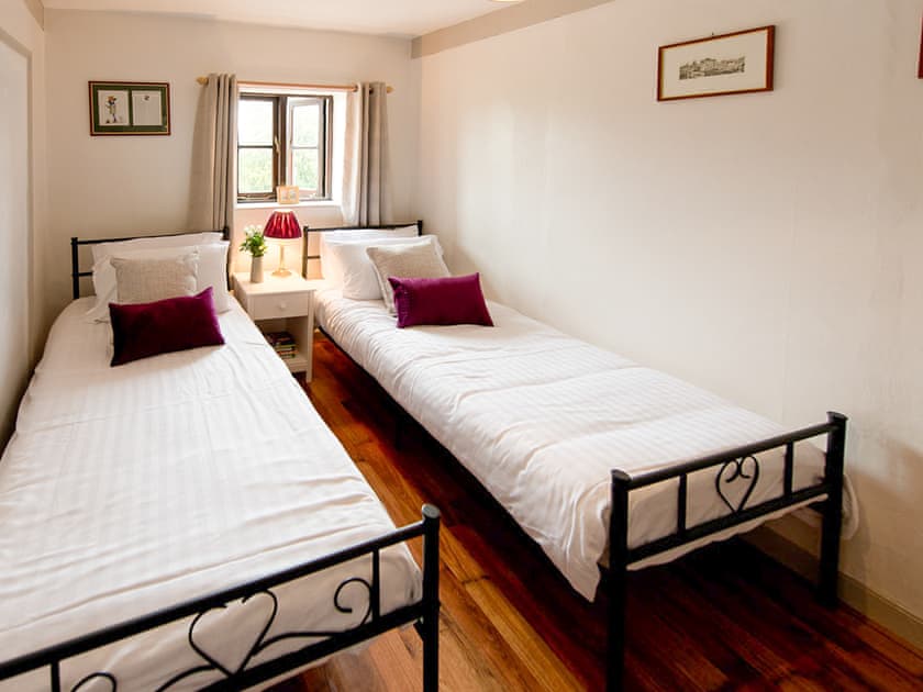 Twin bedroom | Crown Inn, Woolhope, near Ledbury