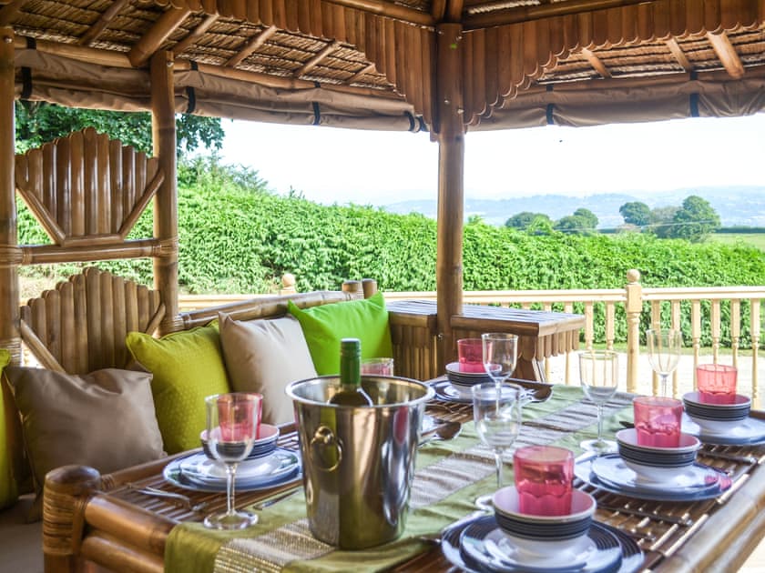 Hot tub | Gwynfan Bungalow, Llandrindod Wells